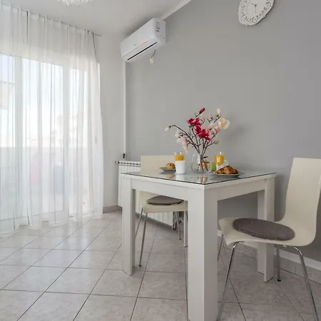 Gordana Jelicic * Hvar Town